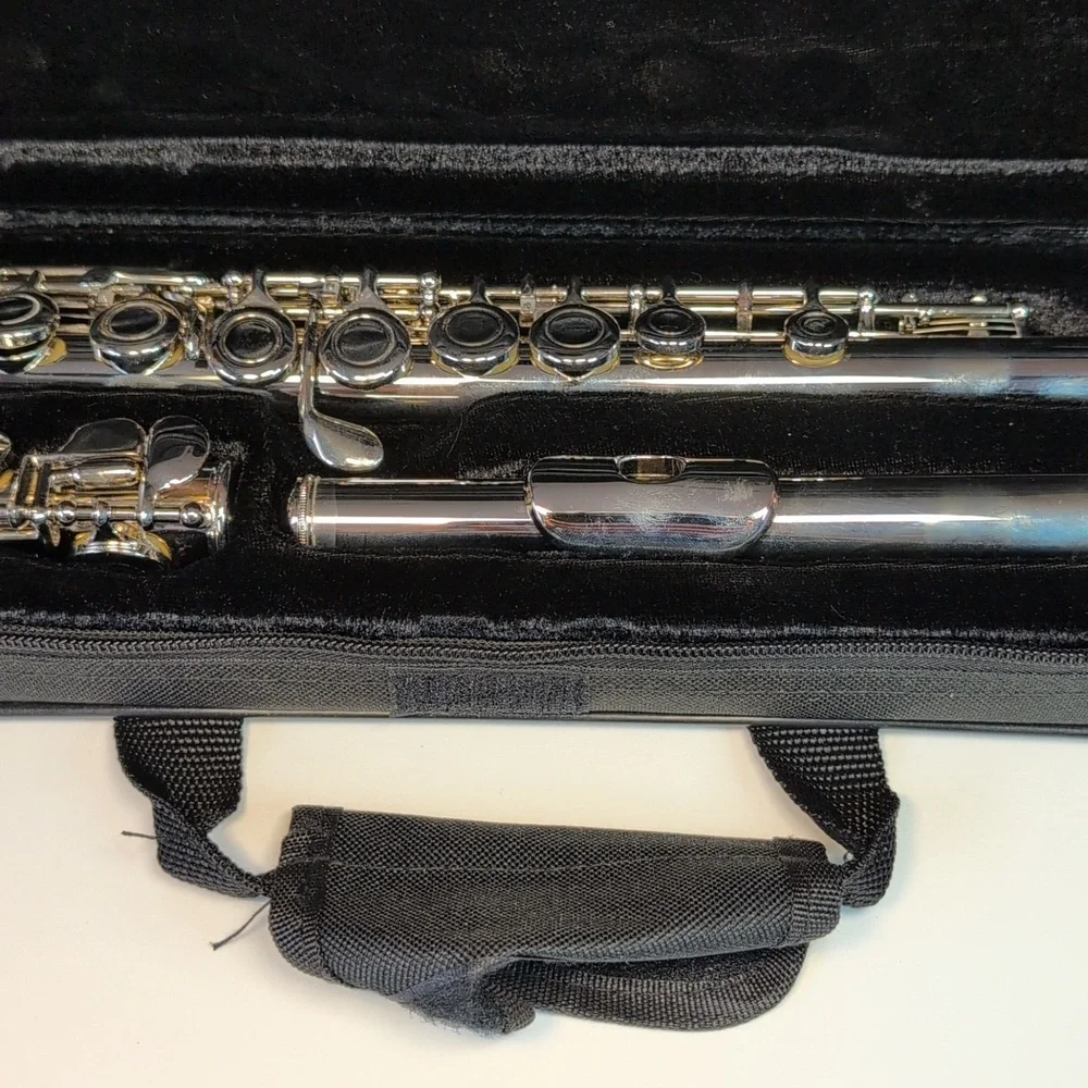 Flute with Case - Picture 4 of 9
